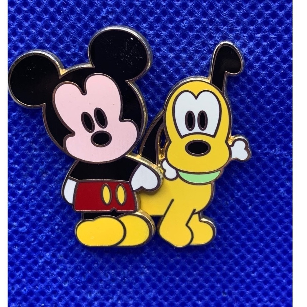 2008 Mickey Mouse Pluto Disney pin on pin AUTHENTIC